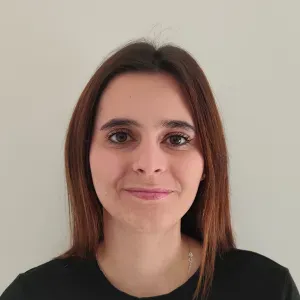 Baby-sitter calme et a l'écoute des enfants