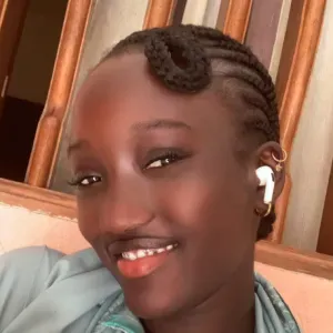 Sénégalaise 22 ans, douce et souriante