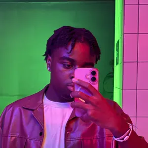 Baby-sitter expérimenté, sérieux et disponible