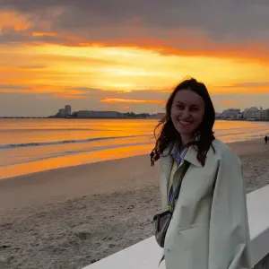 Baby-sitter expérimentée proche Laval