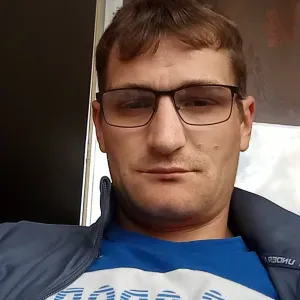 Pet-Sitter Meyzieu calme aimant les animaux. 