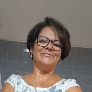 Addetta alle pulizie domestiche e industriali