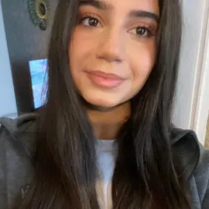 Baby - sitter prête et engagée pour 24h par semaine