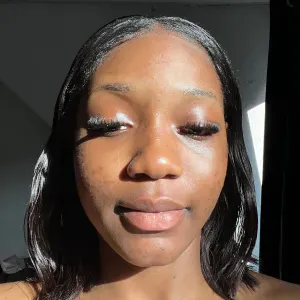 Baby-sitter fun, gentille et créatrice de sourires