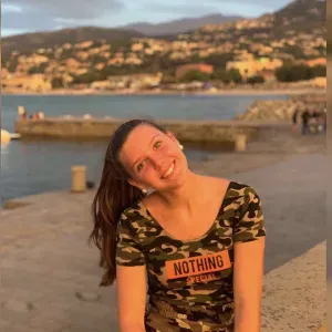 Baby-sitter douce et sérieuse aux alentours de Menton