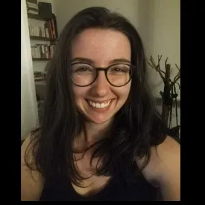 Camille, femme de ménage à domicile à Paris.