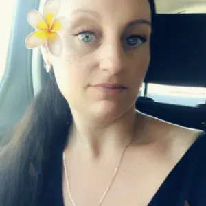 Aide ménagère, garde d'animaux.