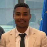 Cuidador gentil e preparado 