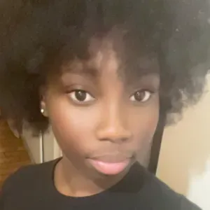 Je suis une babysitter en premier agora j'ai 17 ans 