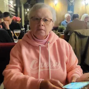 Femme  de ménage entreprise de nettoyage à Paris 