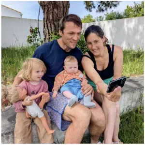 Baby-sitter + cuisinière  à domicile (villa bord de mer)