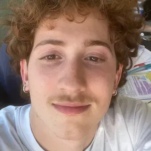 Baby-sitter expérimenté à saintes 