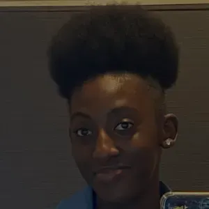 Baby-sitter disponible pendant les vacances d'été