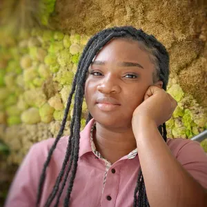 Babysitter douce et responsable – disponible à Lyon 