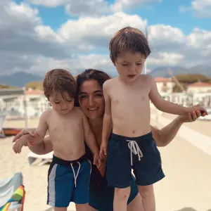 Nounou à temps plein pour nourrisson et sortie d'école