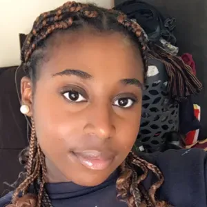 Baby-sitter disponible à montreuil