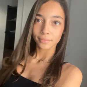 Baby-sitter jeune et habituée aux enfants