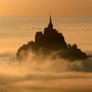 Femme de ménage consciencieuse - Baie du Mont Saint -Michel