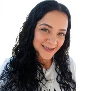 profissional de limpeza experiente e dedicada