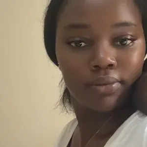 Je cherche une baby-sitter 