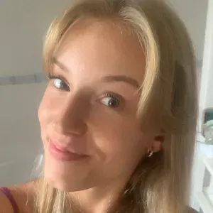 Baby-sitter ravie de prendre soin de vos enfants 