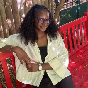 Baby-sitter disponible tout l'été