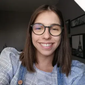 Jeune étudiante multi-tâches (garde d'enfants, ménage ...) 