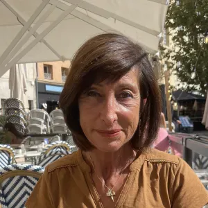 Baby-sitter expérimentée à mi-temps 