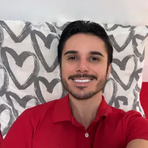 Je suis brésilienne et je vis à Paris. Je parle aussi 