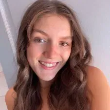 Future professeur prête pour vous aider