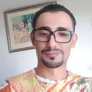  je suis heureuse de leur apporter mon aide. 