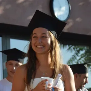 Baby-sitter étudiante de confiance sur Nice