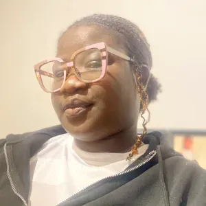 Professional Babysitter in Manchester 