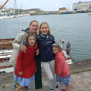 Je cherche une baby sitter régulière