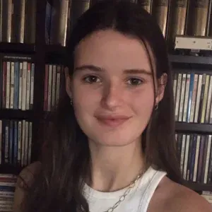 Baby-sitter et tutrice scolaire expérimentée dans l'Aube ! 