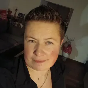 Femme sérieuse, discrète et motivée 