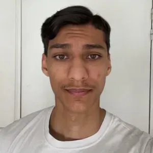 Étudiant en économie donne cours en maths, anglais & éco