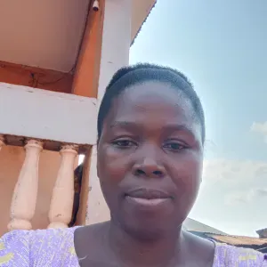 Magasinière vivant en Côte d'Ivoire