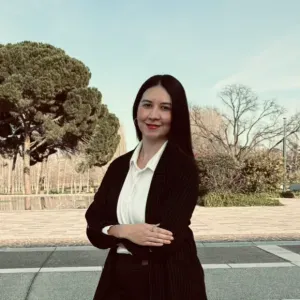 Experienced Babysitter looking for a job