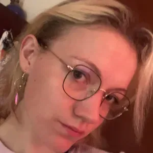 Baby-sitter disponible des maintenant 