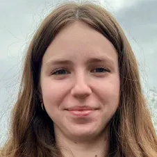 Baby-sitter sérieuse, douce et gentille.