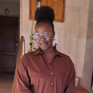 Empregada de limpeza e cuidadora 