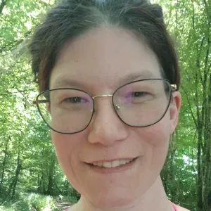 Je recherches une baby sirter pour nous amener