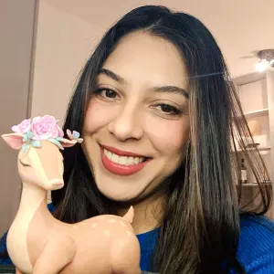 Baby-sitter douce, responsable et expérimentée disponible. 