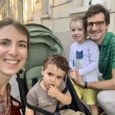 Sortie d'école de nos deux enfants (5 et 3 ans)
