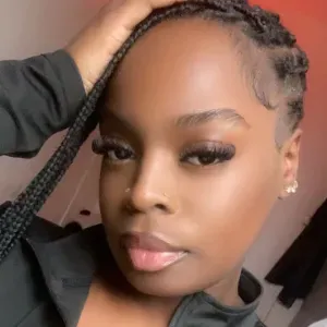 Baby-Sitter expérimentée après l'école et les week-ends 