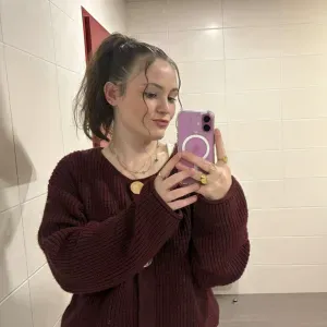 Jeune baby-sitter de 18ans a sury le comtal