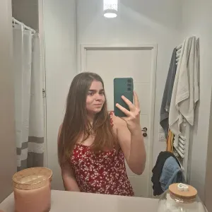 Etudiante qui prend le temps de bien expliquer par étapes