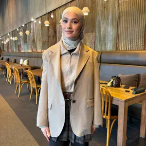 Professeure de langues diplômée _ Paris et alentours.