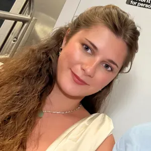 Experienced Babysitter in Paris 